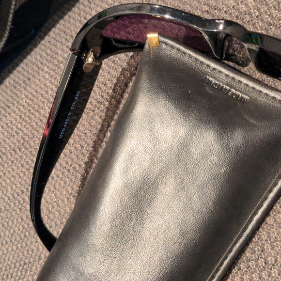 Gianni Versace Sunglasses with Case - Picture 7 of 7